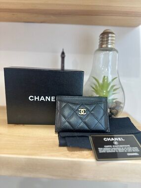 ✨Chanel Classic Caviar Card Holder – Black with Gold Hardware✨